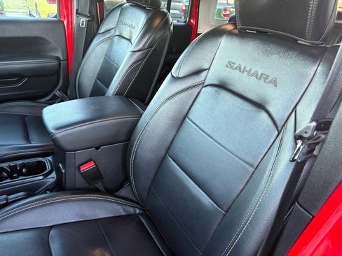 Used 2023 Jeep Wrangler Sahara image 16