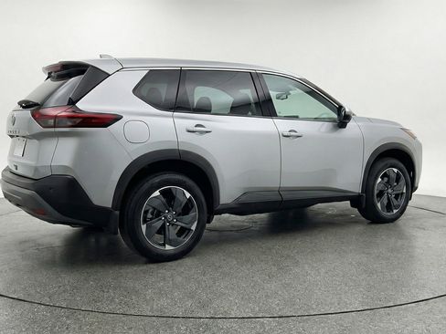 Used 2025 Nissan Rogue SV AWD/4WD image 9
