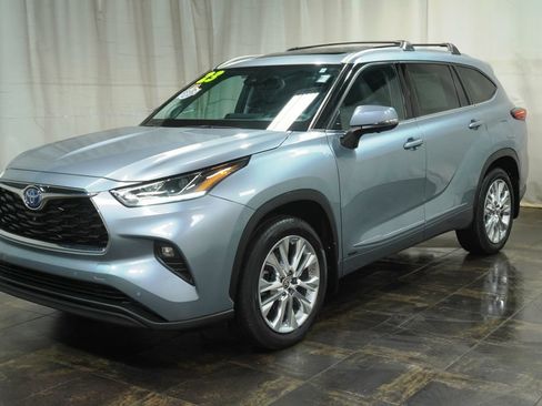 Used 2023 Toyota Highlander Limited AWD/4WD image 2