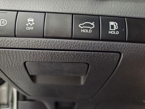 Used 2020 Toyota Camry SE w/ Convenience Package FWD image 19
