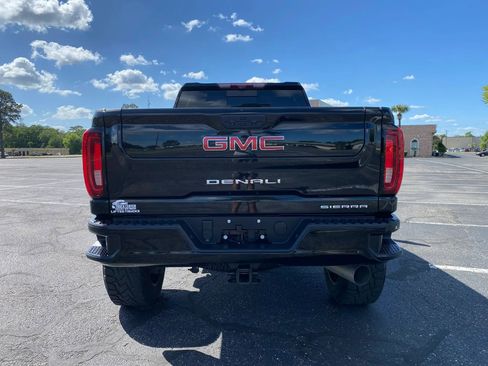 Used 2022 GMC Sierra 2500 Denali w/ Denali Black Diamond Edition image 8