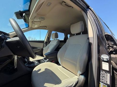 Used 2017 Hyundai Santa Fe SE image 19