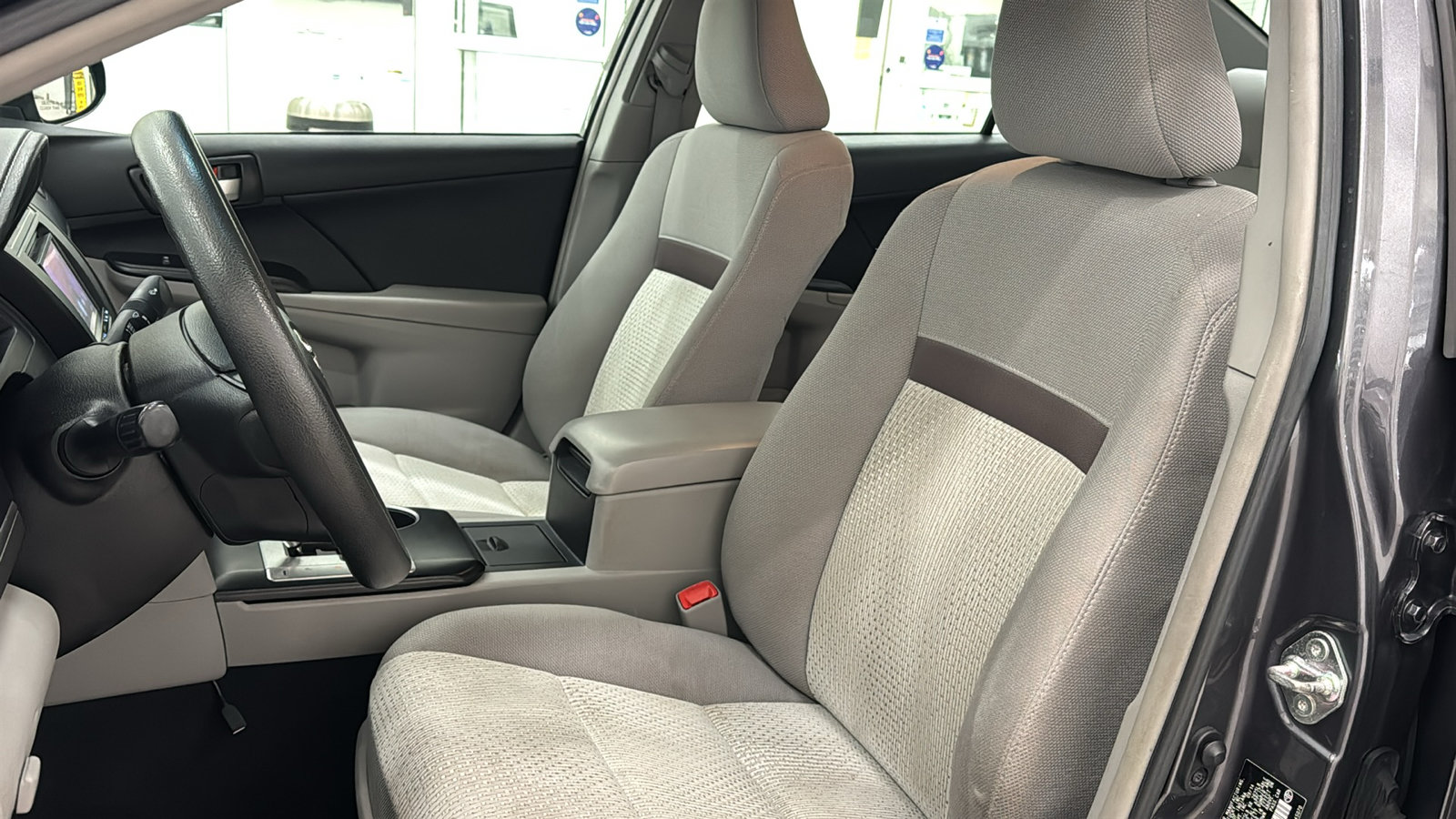 Used 2014 Toyota Camry LE FWD image 22