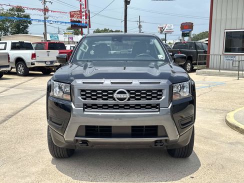 Used 2025 Nissan Frontier SV AWD/4WD image 2