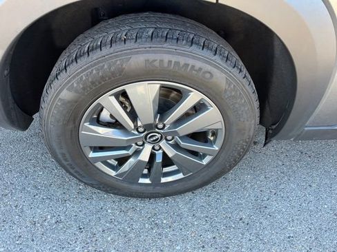 Used 2024 Nissan Pathfinder SV AWD/4WD image 16