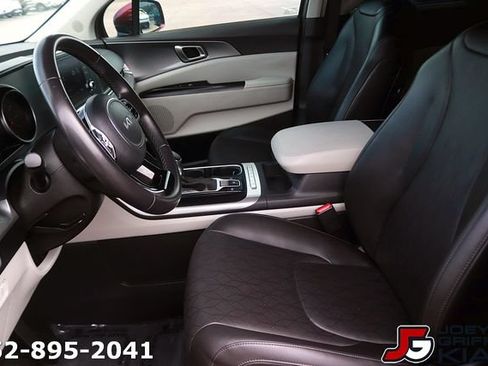 Certified 2024 Kia Carnival LX FWD image 14