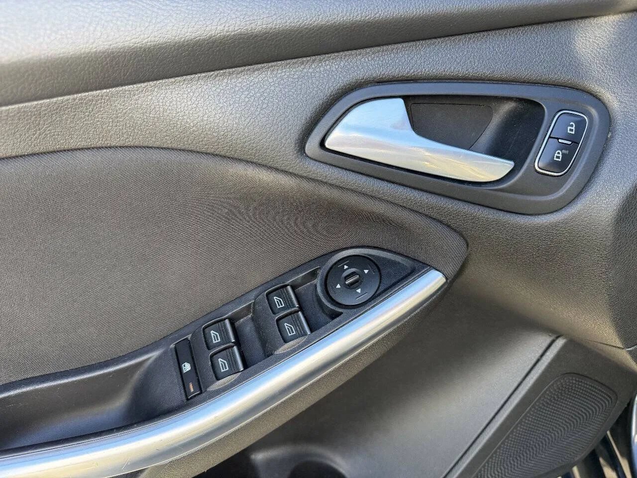 Used 2016 Ford Focus ST w/ Equipment Group 401A FWD image 14