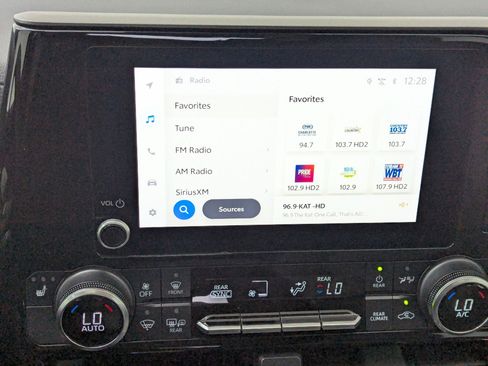 Used 2024 Toyota Highlander XLE image 27