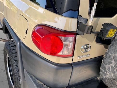 Used 2011 Toyota FJ Cruiser 4WD w/ Upgrade Pkg image 28