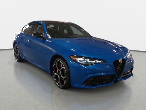 New 2025 Alfa Romeo Giulia AWD w/ Veloce Package AWD image 3