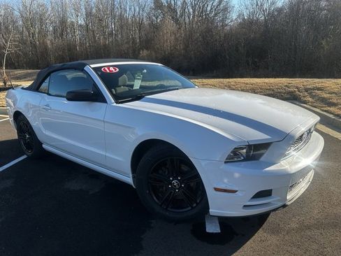 Used 2014 Ford Mustang Convertible image 2