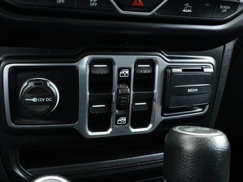 Used 2021 Jeep Wrangler Unlimited Sport AWD/4WD image 19