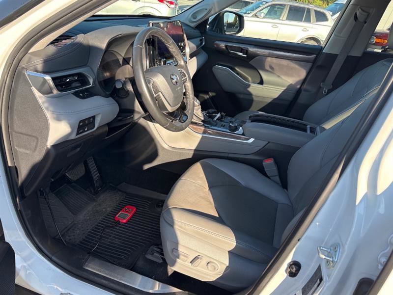 Used 2024 Toyota Highlander Platinum AWD/4WD image 6