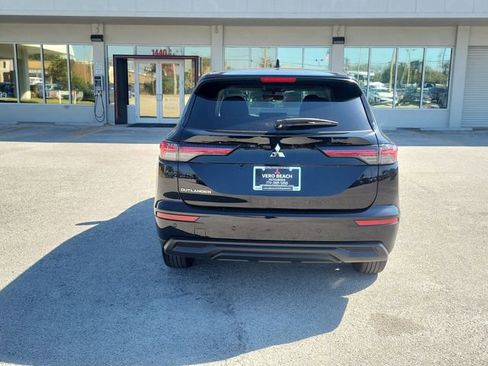 New 2026 Mitsubishi Outlander ES image 5