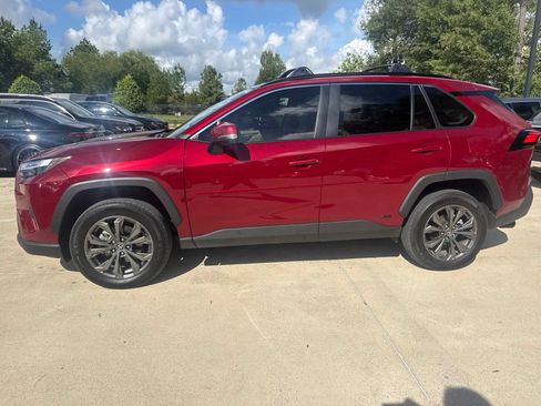 Used 2025 Toyota RAV4 XLE Premium AWD/4WD image 7