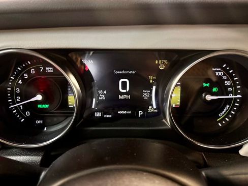 Used 2022 Jeep Wrangler Unlimited Sahara image 18