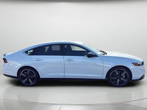 Used 2025 Honda Accord Sport image 18