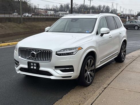 Used 2024 Volvo XC90 T8 Ultimate w/ Lounge Package image 7