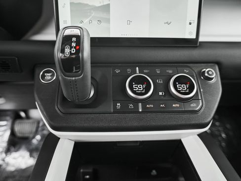 Used 2025 Land Rover Defender 110 S AWD/4WD image 30