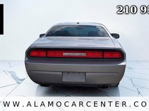 Used 2014 Dodge Challenger SXT RWD image 4