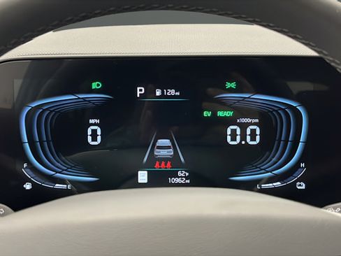 Used 2025 Kia Niro FWD image 17