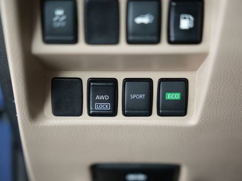 Used 2018 Nissan Rogue SV image 48