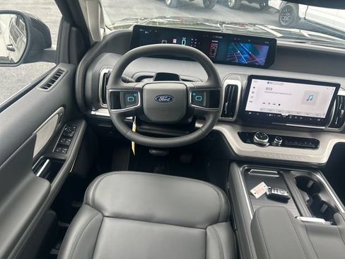 New 2026 Ford Expedition Active RWD image 14