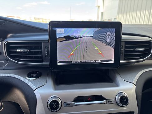 Used 2022 Ford Explorer XLT w/ Equipment Group 202A image 33