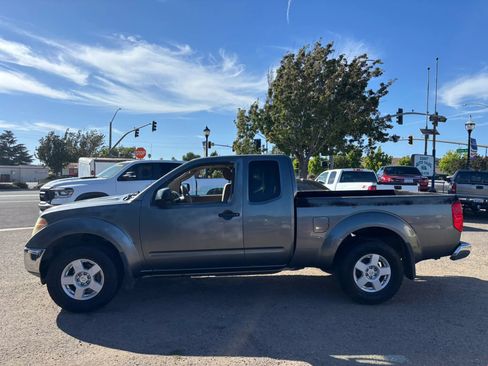 Used 2005 Nissan Frontier SE w/ (P01) Power Pkg AWD/4WD image 1