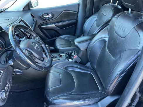 Used 2019 Jeep Cherokee Limited w/ Luxury Group FWD image 13