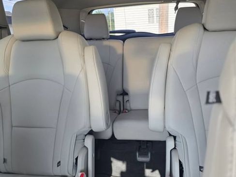 Used 2024 Buick Enclave Premium AWD/4WD image 4