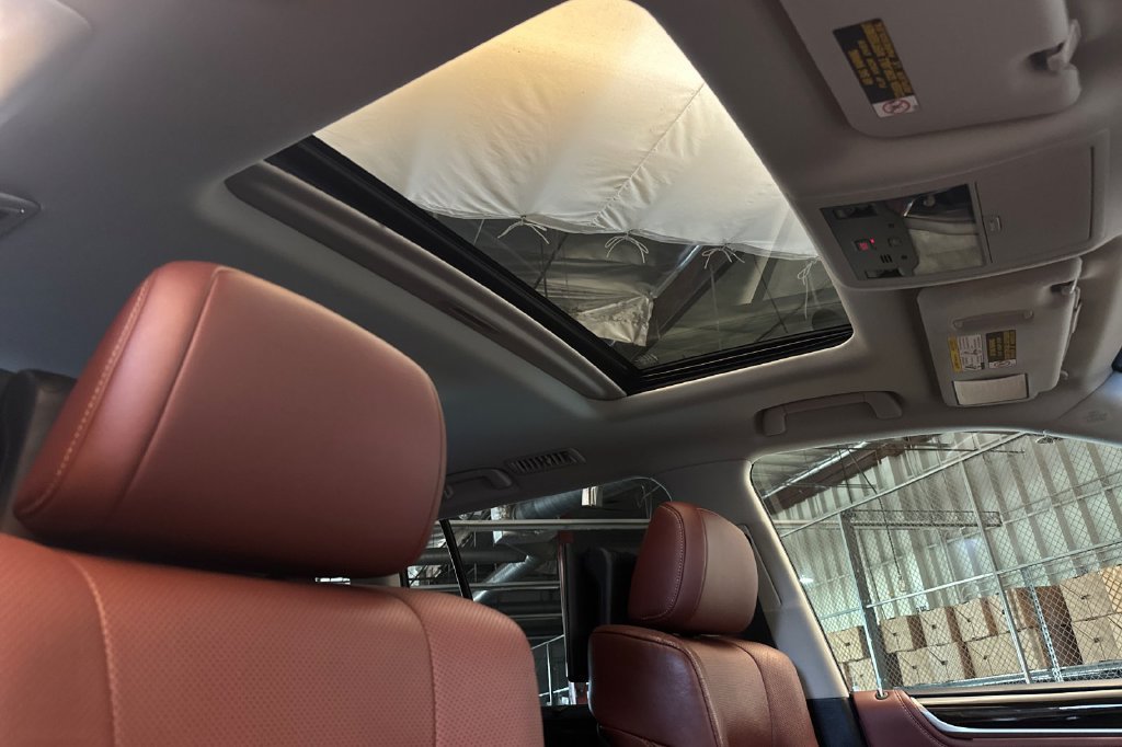 Used 2016 Lexus LX 570 4WD w/ Luxury Package image 19