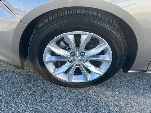 Used 2024 Chevrolet Malibu LT image 2