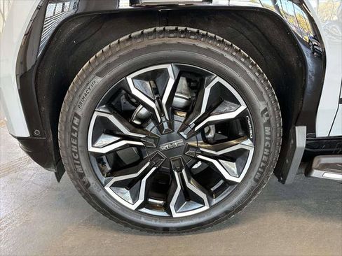 Used 2024 GMC Sierra EV Denali image 10