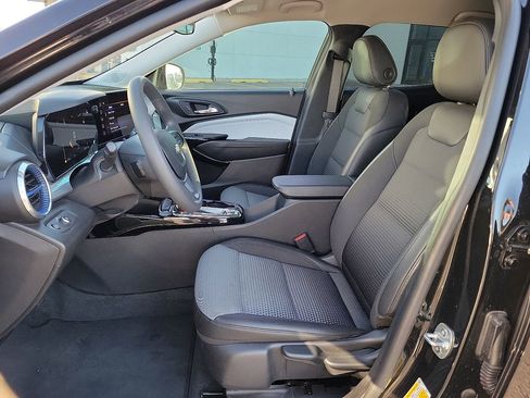 Used 2025 Chevrolet Trax LT image 10