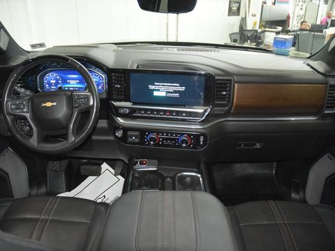 Used 2024 Chevrolet Silverado 1500 High Country w/ Technology Package AWD/4WD image 32