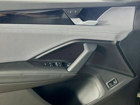 New 2026 Volkswagen Tiguan SE R-Line AWD/4WD image 17