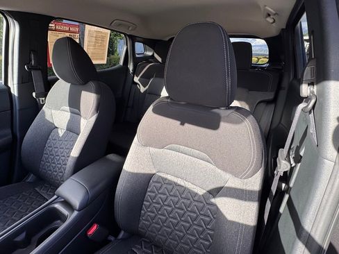 Certified 2025 Nissan Kicks SV image 12