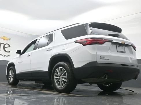 Used 2023 Chevrolet Traverse LT w/ Rear Camera Mirror Package image 5