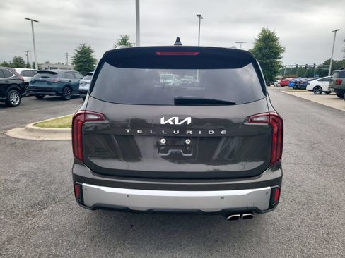 Used 2023 Kia Telluride S FWD image 4