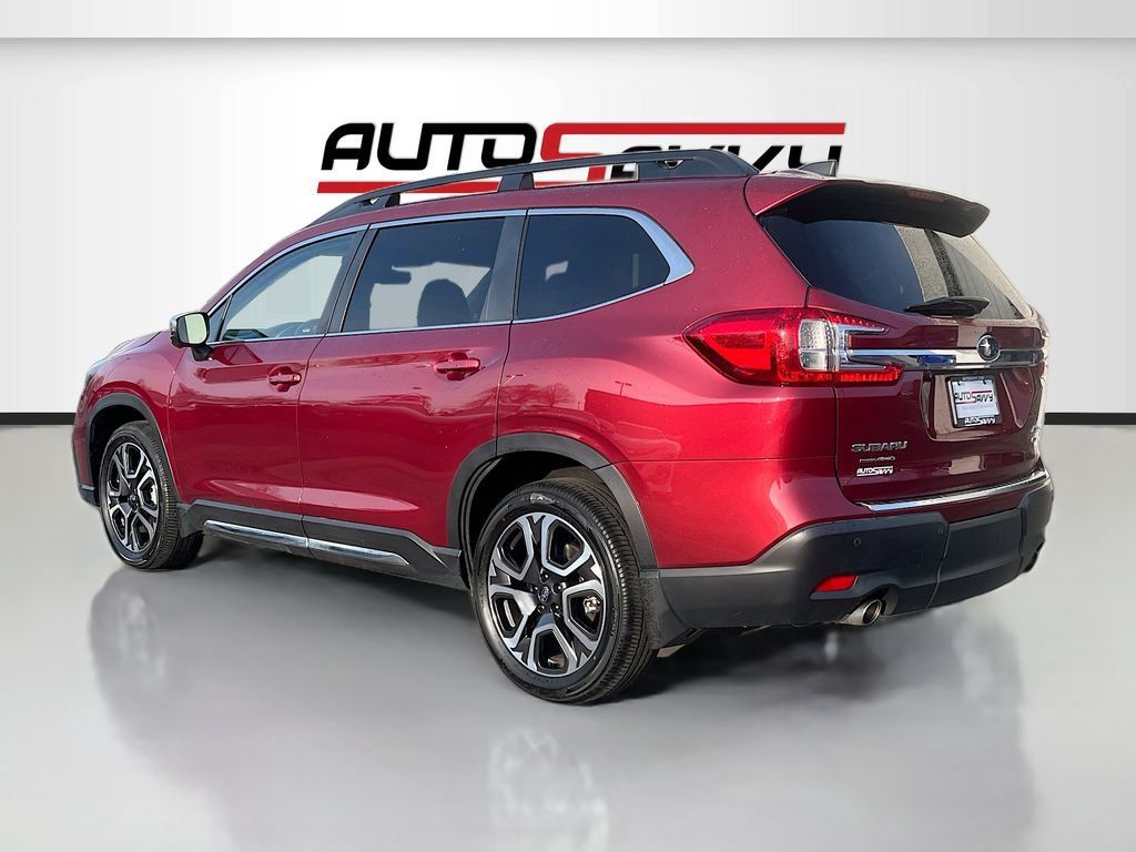 Used 2023 Subaru Ascent Limited w/ Technology Package AWD/4WD image 5