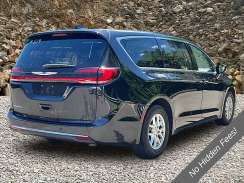 Used 2024 Chrysler Pacifica Touring-L FWD image 2