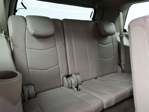 Used 2015 Cadillac Escalade Luxury image 17
