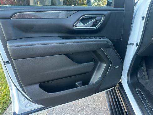 Used 2022 GMC Yukon XL AT4 image 9