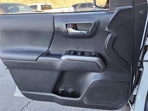 Used 2023 Toyota Tacoma TRD Off-Road image 25