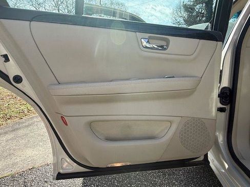 Used 2011 Cadillac DTS image 30