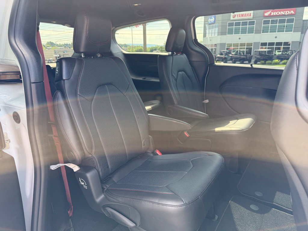 New 2027 Chrysler Pacifica Select FWD image 21