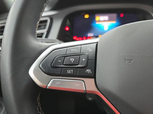 Certified 2024 Volkswagen Atlas Cross Sport SE image 17