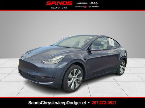Used 2022 Tesla Model Y Long Range image 1
