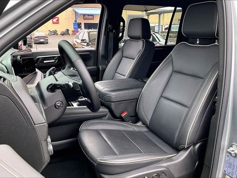Used 2025 Chevrolet Suburban Premier AWD/4WD image 35